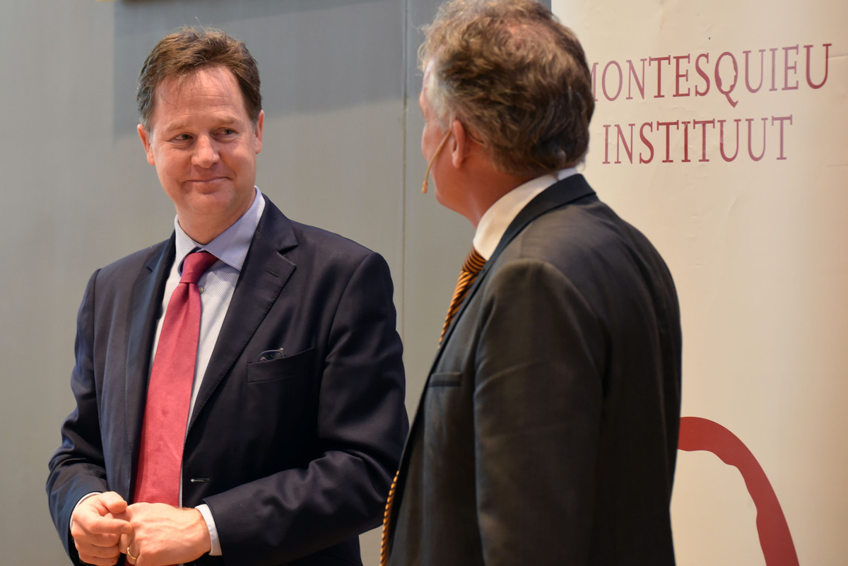 Nick Clegg lacht naar Professor Bernard Steunenberg