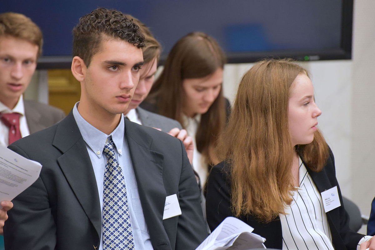 Foto's Eerste dag Algemene Vergaderingen van het Model European Parliament Nederland 2019