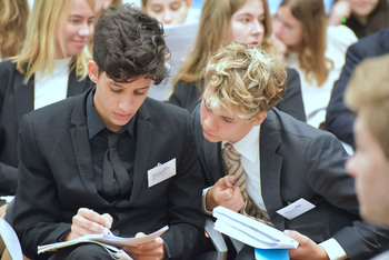 Foto's Eerste dag Algemene Vergaderingen van het Model European Parliament Nederland 2019