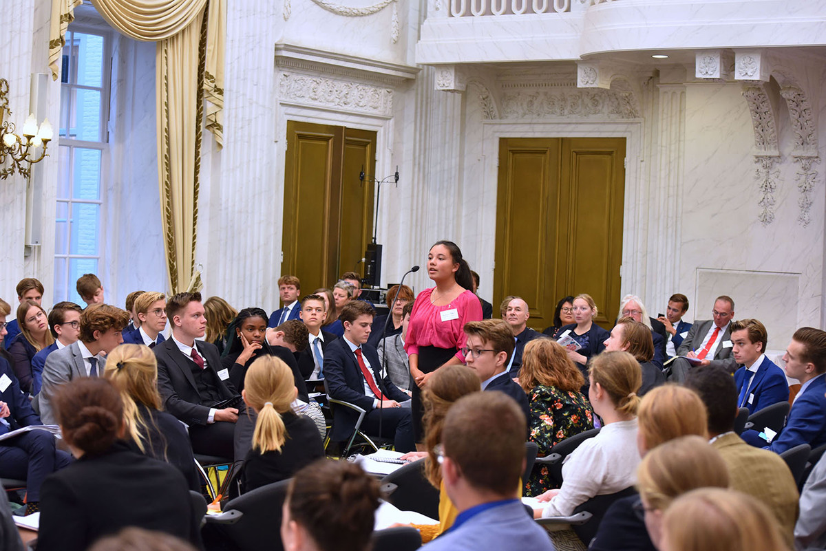 Foto's Eerste dag Algemene Vergaderingen van het Model European Parliament Nederland 2019