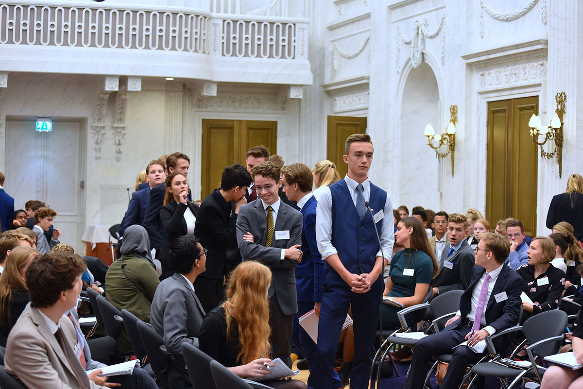 Foto's Eerste dag Algemene Vergaderingen van het Model European Parliament Nederland 2019