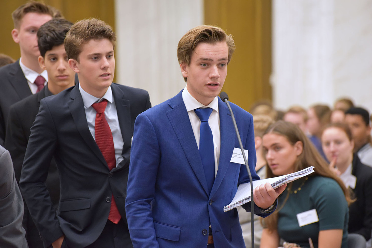 Foto's Eerste dag Algemene Vergaderingen van het Model European Parliament Nederland 2019