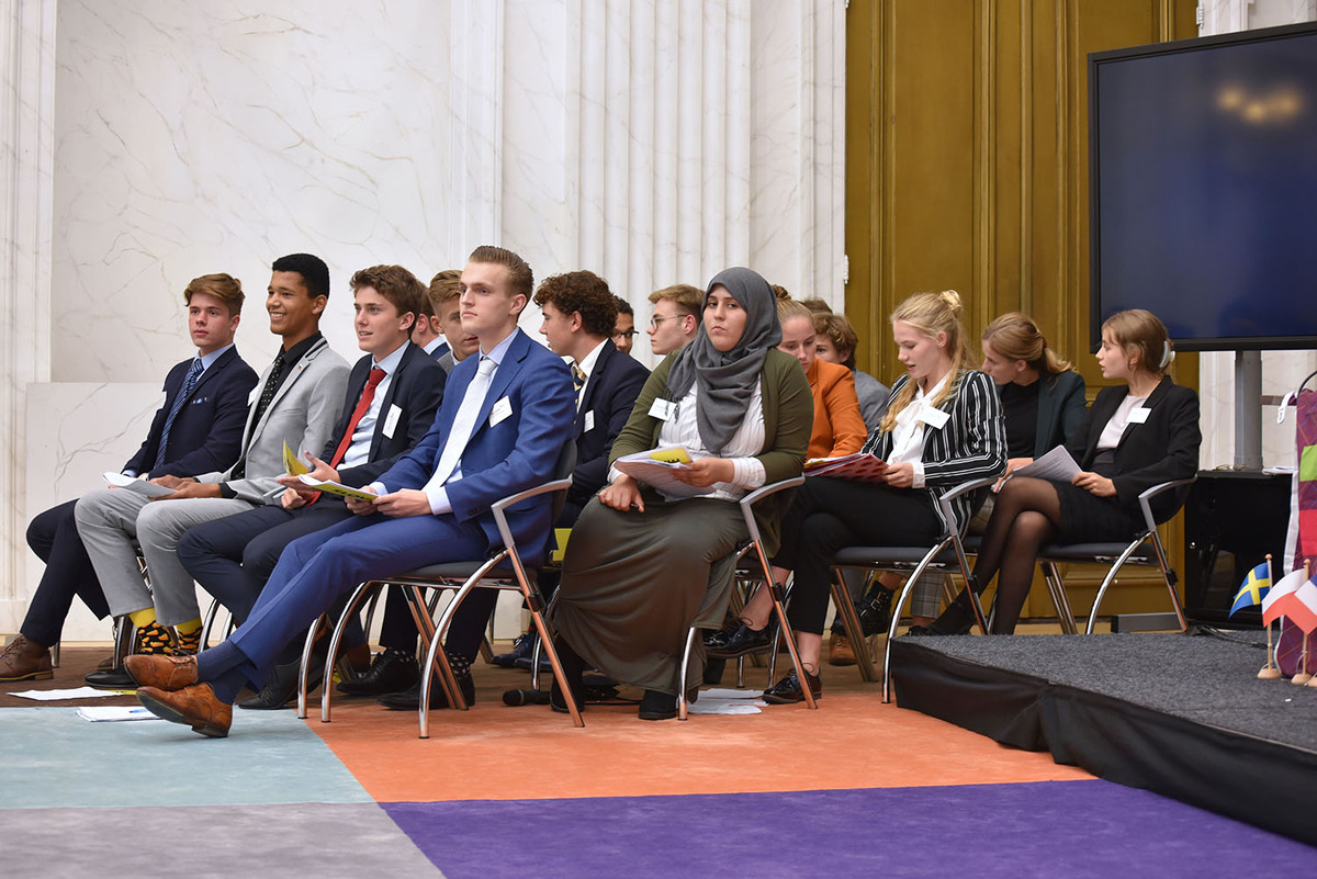 Foto's Eerste dag Algemene Vergaderingen van het Model European Parliament Nederland 2019