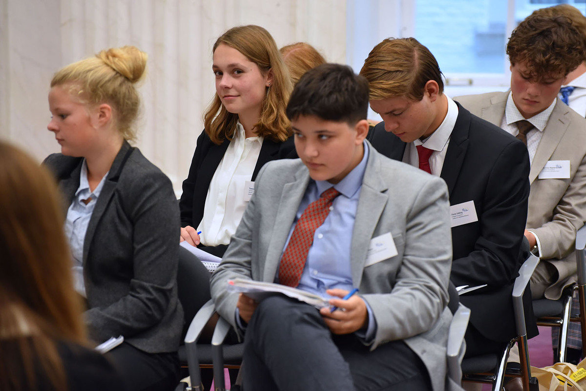 Foto's Eerste dag Algemene Vergaderingen van het Model European Parliament Nederland 2019