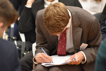 Foto's Eerste dag Algemene Vergaderingen van het Model European Parliament Nederland 2019