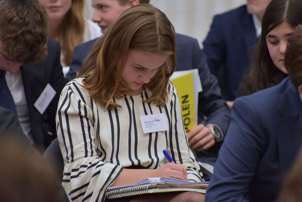 Foto's Eerste dag Algemene Vergaderingen van het Model European Parliament Nederland 2019