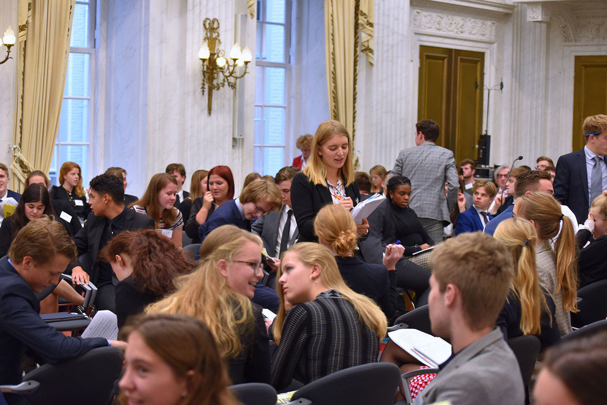 Foto's Eerste dag Algemene Vergaderingen van het Model European Parliament Nederland 2019