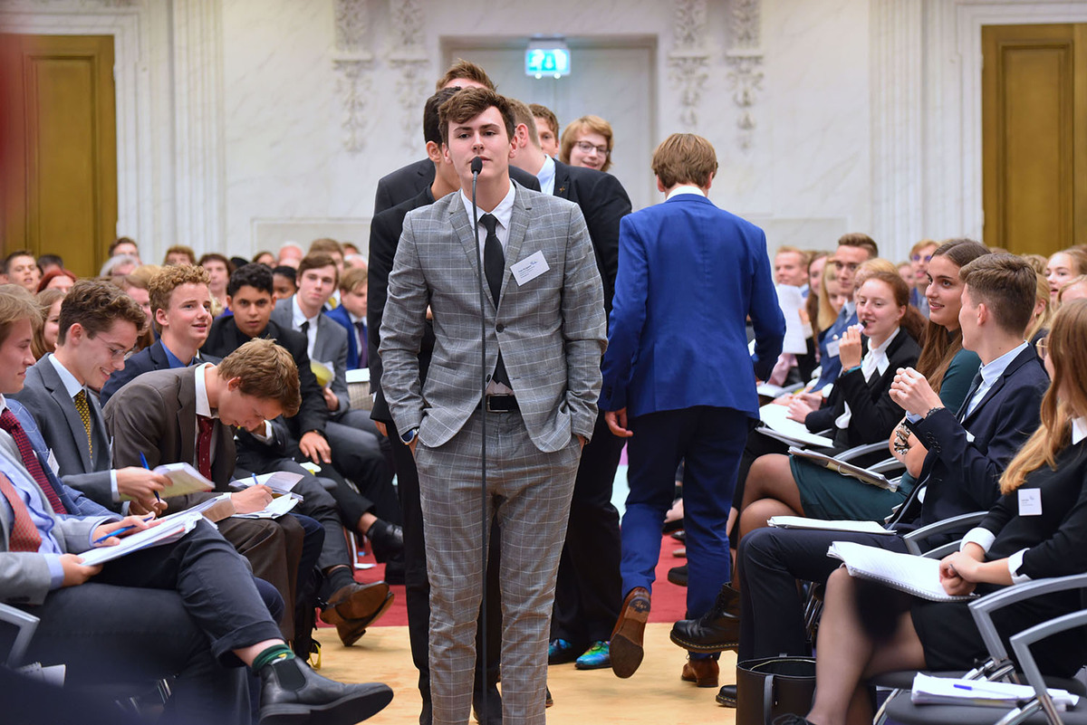 Foto's Eerste dag Algemene Vergaderingen van het Model European Parliament Nederland 2019