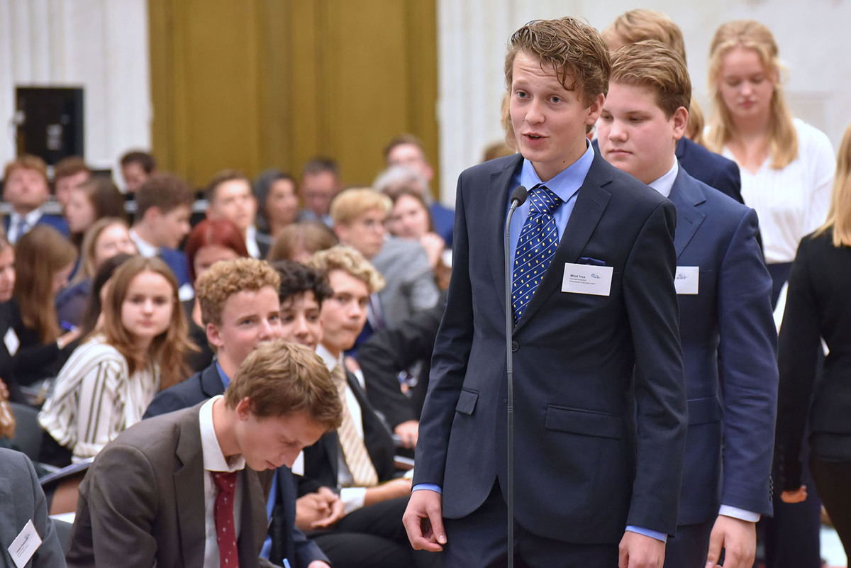 Foto's Eerste dag Algemene Vergaderingen van het Model European Parliament Nederland 2019