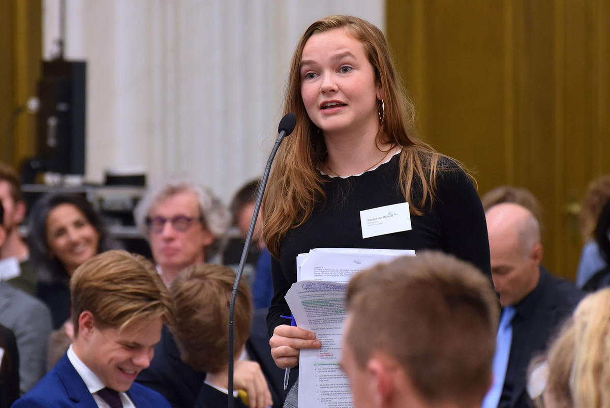 Foto's Eerste dag Algemene Vergaderingen van het Model European Parliament Nederland 2019