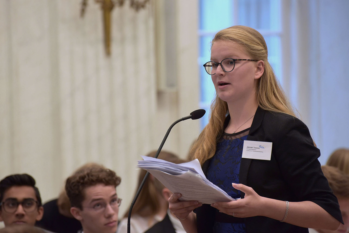 Foto's Eerste dag Algemene Vergaderingen van het Model European Parliament Nederland 2019