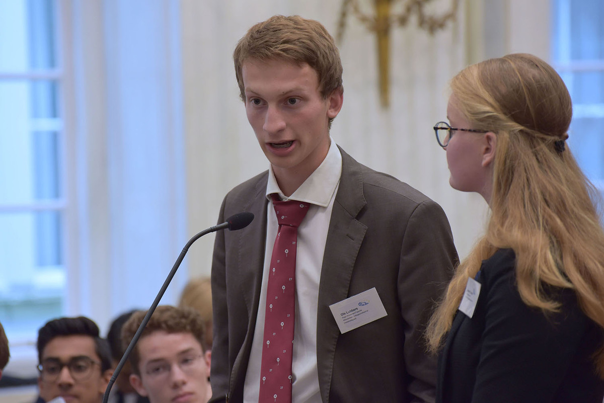 Foto's Eerste dag Algemene Vergaderingen van het Model European Parliament Nederland 2019