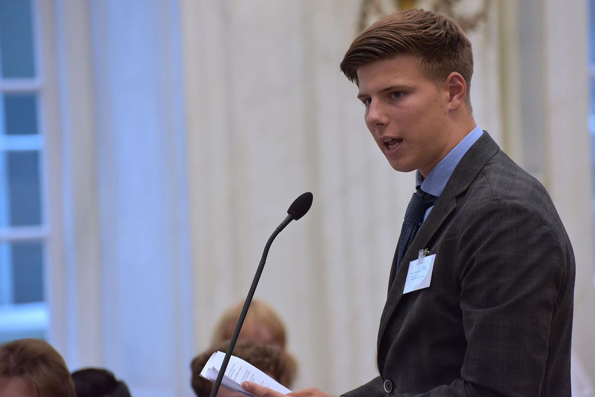 Foto's Eerste dag Algemene Vergaderingen van het Model European Parliament Nederland 2019