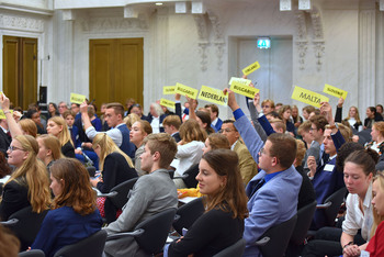 Foto's Eerste dag Algemene Vergaderingen van het Model European Parliament Nederland 2019