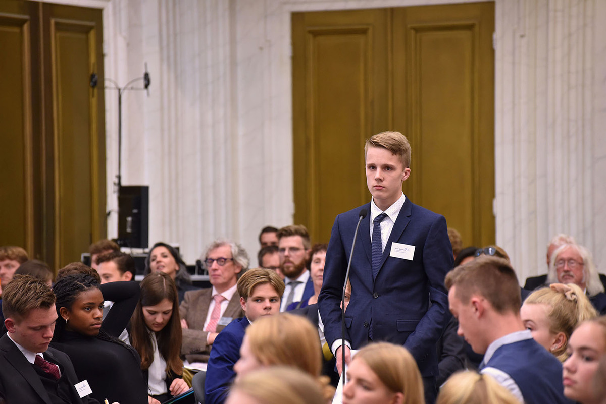 Foto's Eerste dag Algemene Vergaderingen van het Model European Parliament Nederland 2019