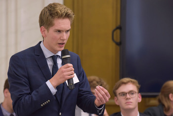 Foto's Eerste dag Algemene Vergaderingen van het Model European Parliament Nederland 2019