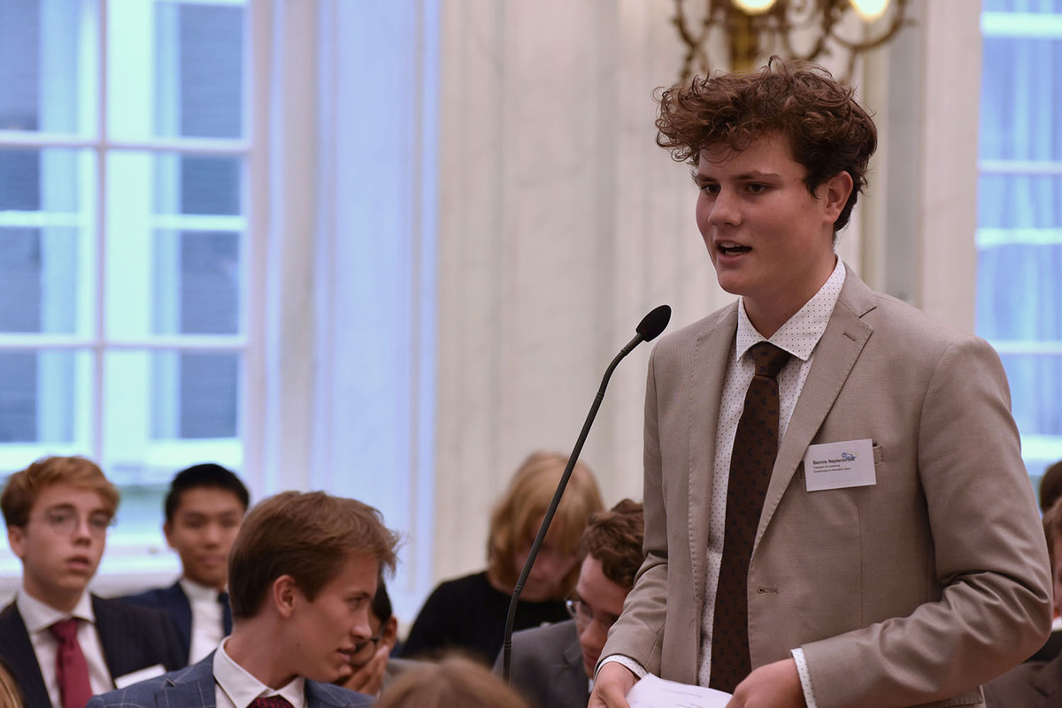 Foto's Eerste dag Algemene Vergaderingen van het Model European Parliament Nederland 2019