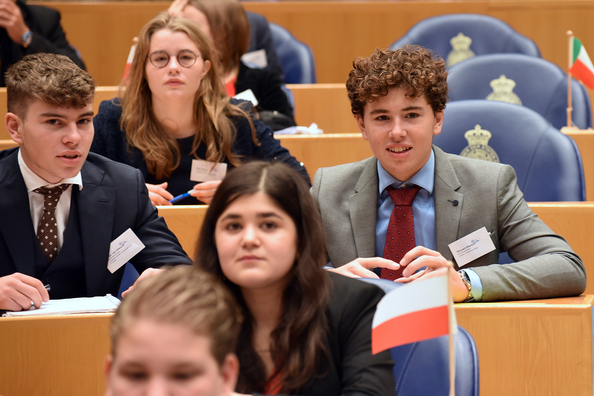 Foto's Tweede dag Algemene Vergaderingen van het Model European Parliament Nederland 2019