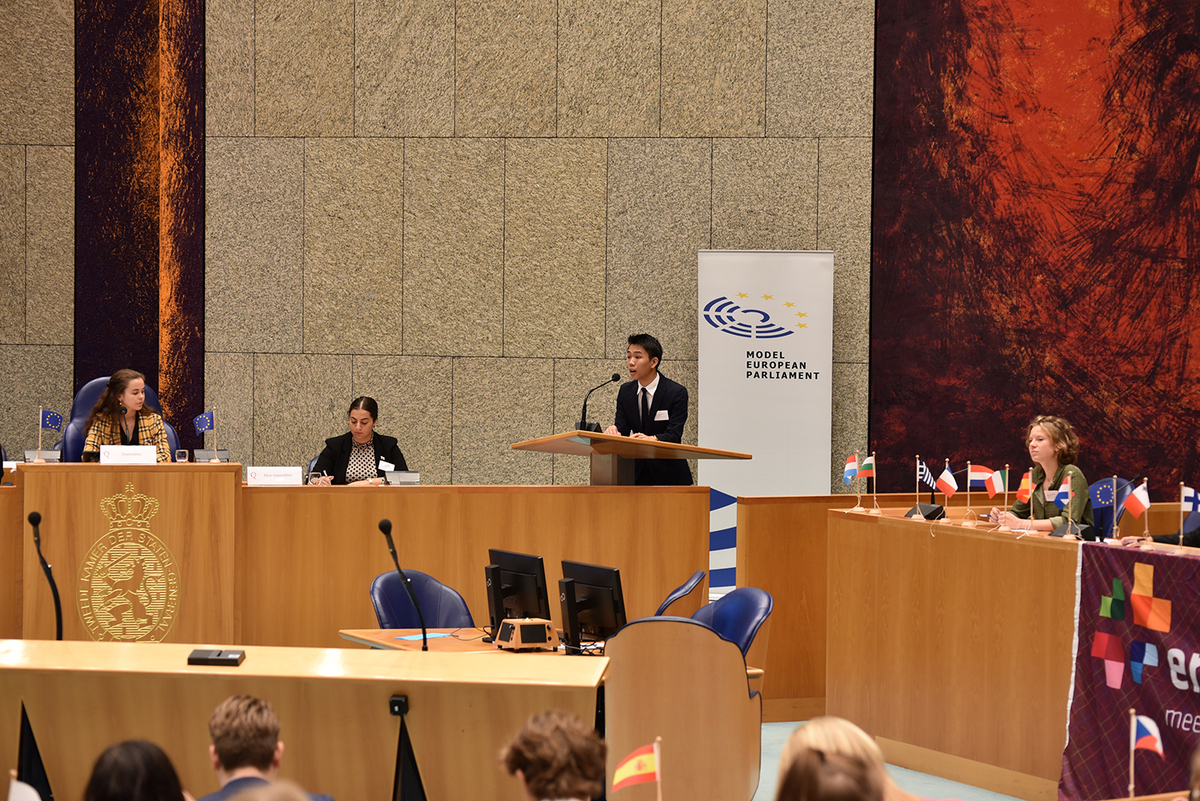 Foto's Tweede dag Algemene Vergaderingen van het Model European Parliament Nederland 2019