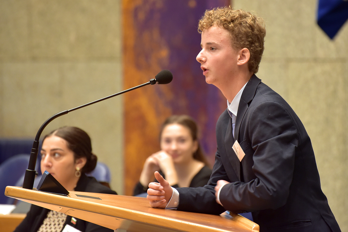 Foto's Tweede dag Algemene Vergaderingen van het Model European Parliament Nederland 2019