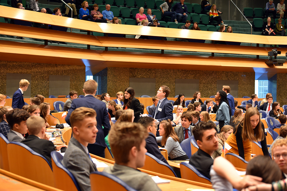 Foto's Tweede dag Algemene Vergaderingen van het Model European Parliament Nederland 2019