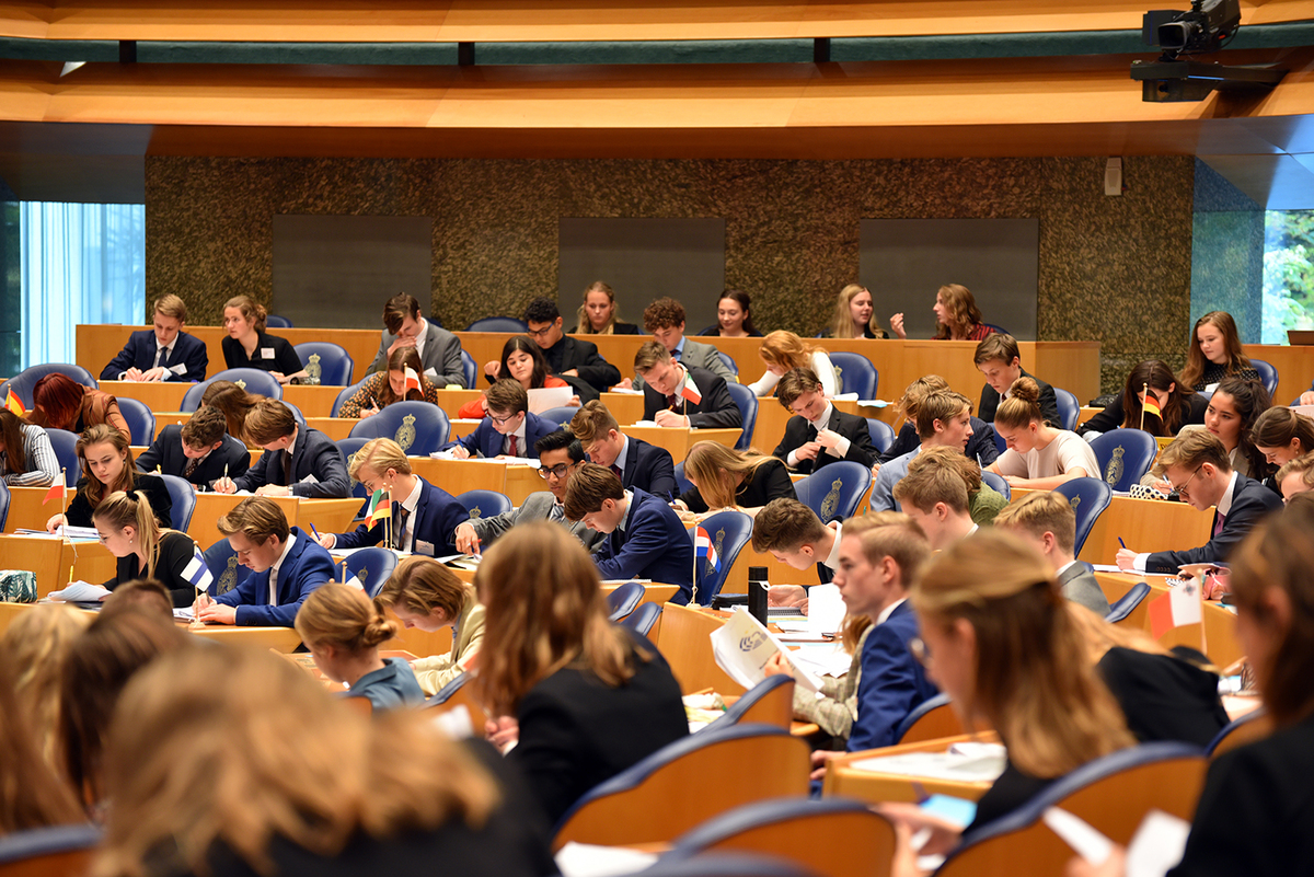 Foto's Tweede dag Algemene Vergaderingen van het Model European Parliament Nederland 2019