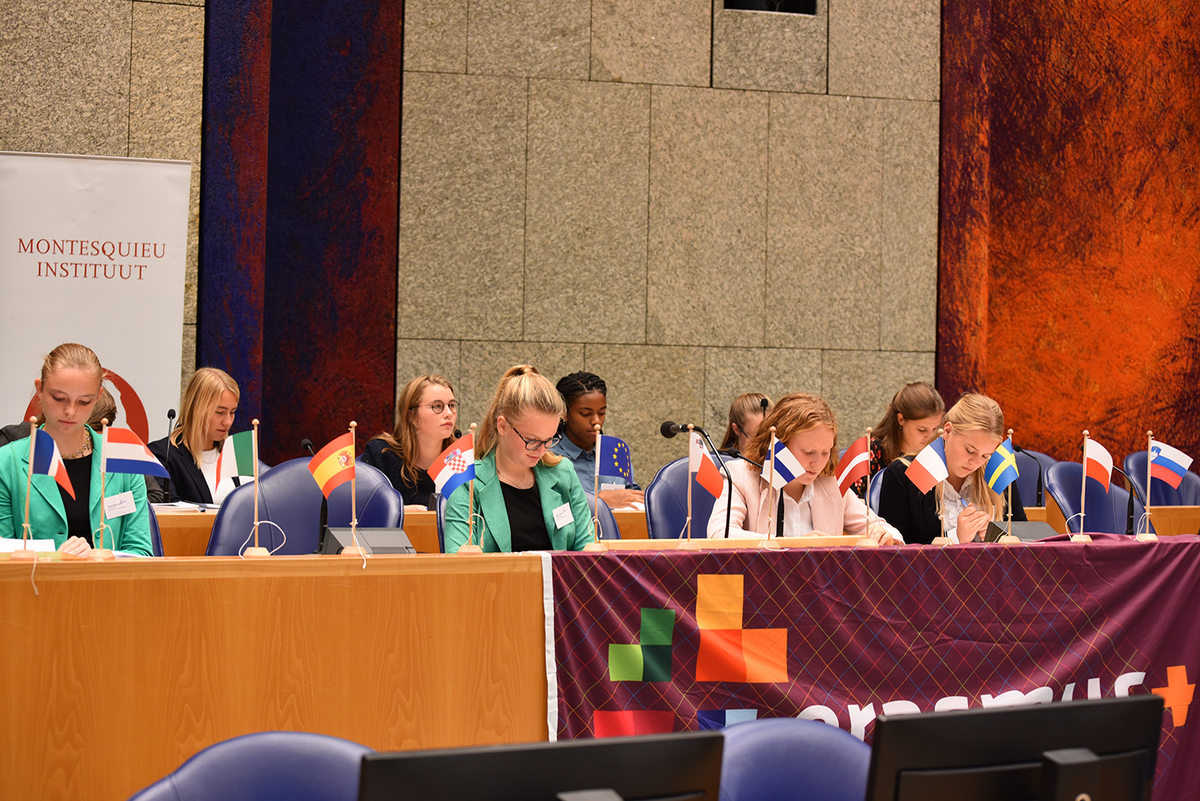 Foto's Tweede dag Algemene Vergaderingen van het Model European Parliament Nederland 2019