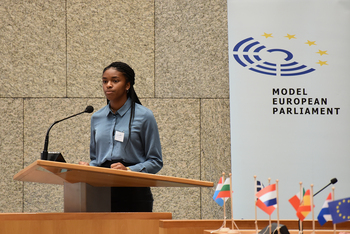 Foto's Tweede dag Algemene Vergaderingen van het Model European Parliament Nederland 2019