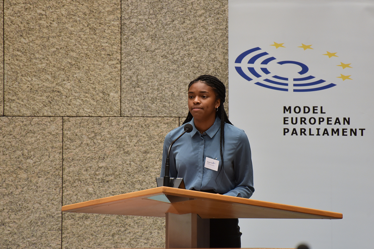 Foto's Tweede dag Algemene Vergaderingen van het Model European Parliament Nederland 2019