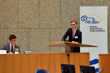 Foto's Tweede dag Algemene Vergaderingen van het Model European Parliament Nederland 2019