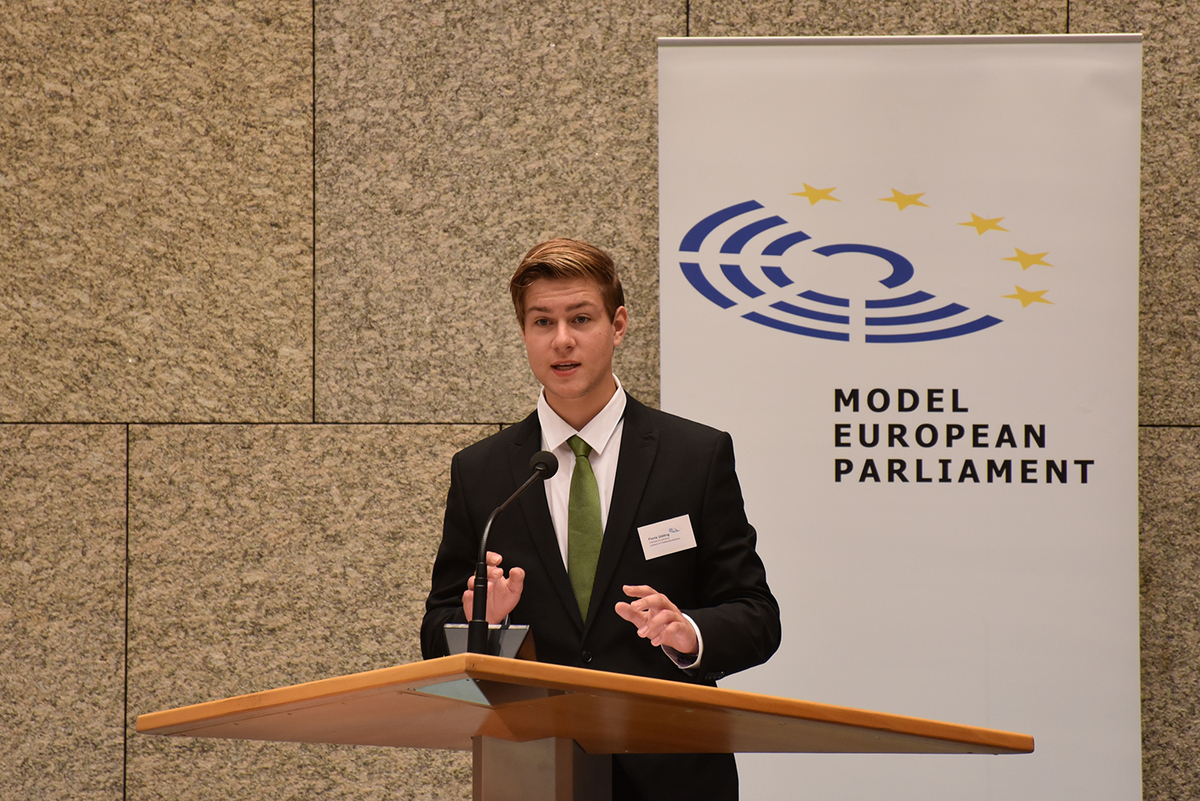 Foto's Tweede dag Algemene Vergaderingen van het Model European Parliament Nederland 2019