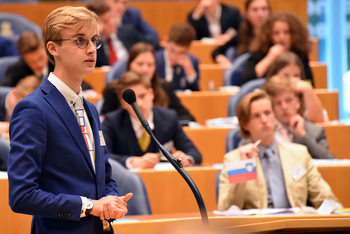 Foto's Tweede dag Algemene Vergaderingen van het Model European Parliament Nederland 2019