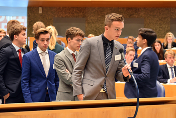 Foto's Tweede dag Algemene Vergaderingen van het Model European Parliament Nederland 2019