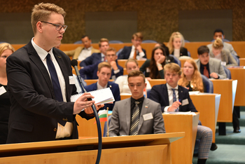 Foto's Tweede dag Algemene Vergaderingen van het Model European Parliament Nederland 2019