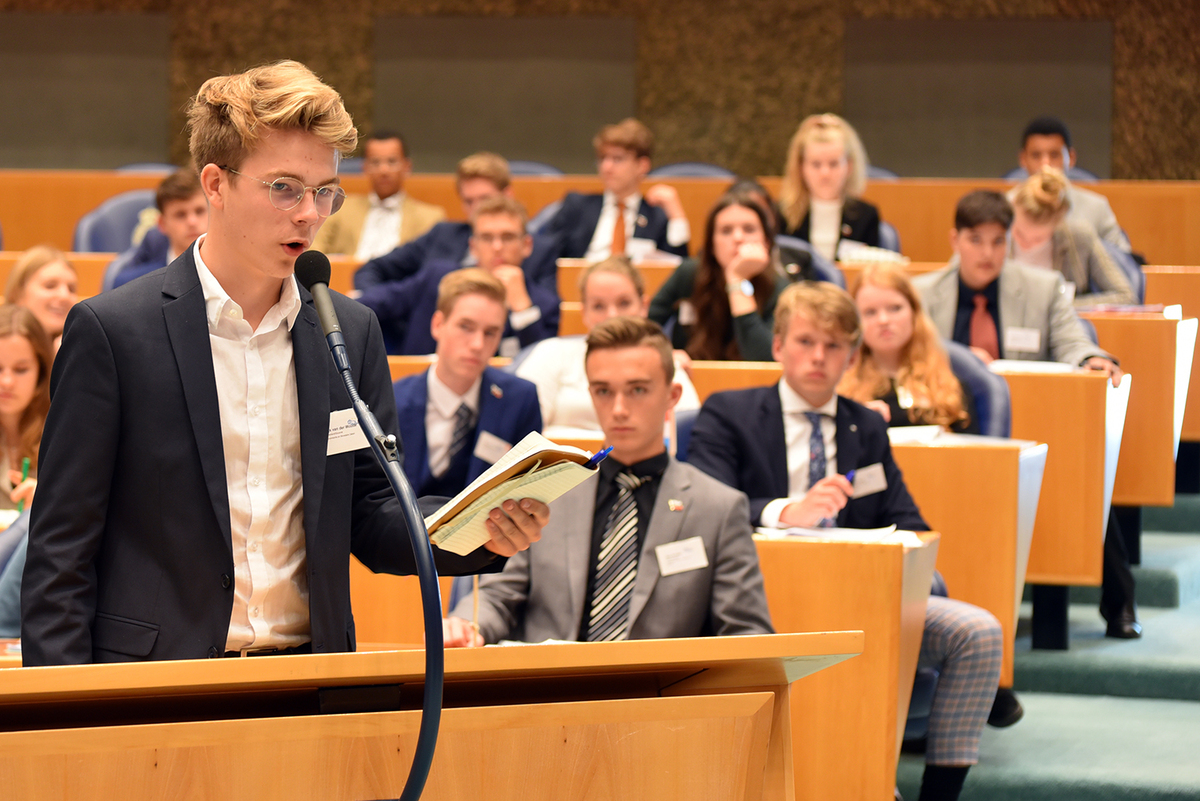 Foto's Tweede dag Algemene Vergaderingen van het Model European Parliament Nederland 2019