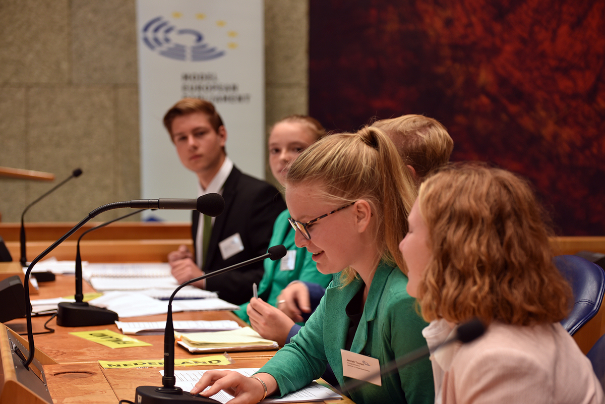 Foto's Tweede dag Algemene Vergaderingen van het Model European Parliament Nederland 2019