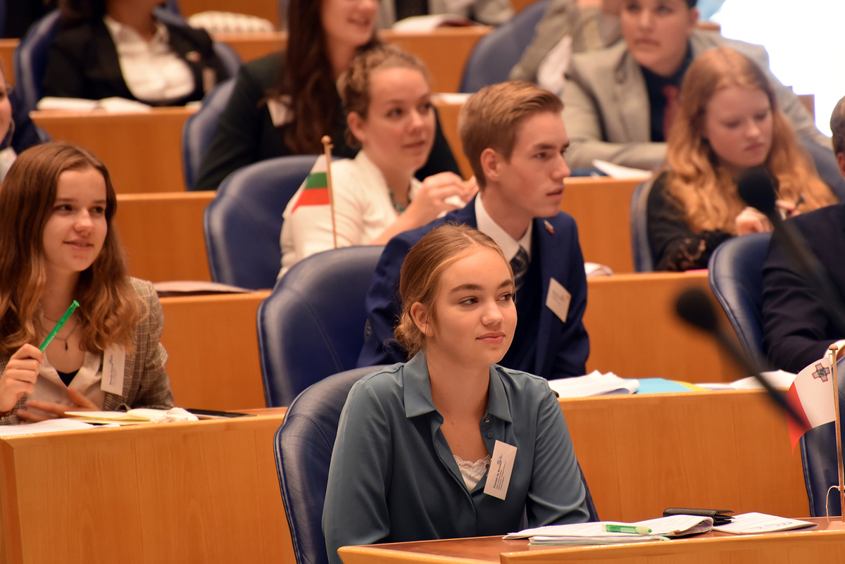 Foto's Tweede dag Algemene Vergaderingen van het Model European Parliament Nederland 2019