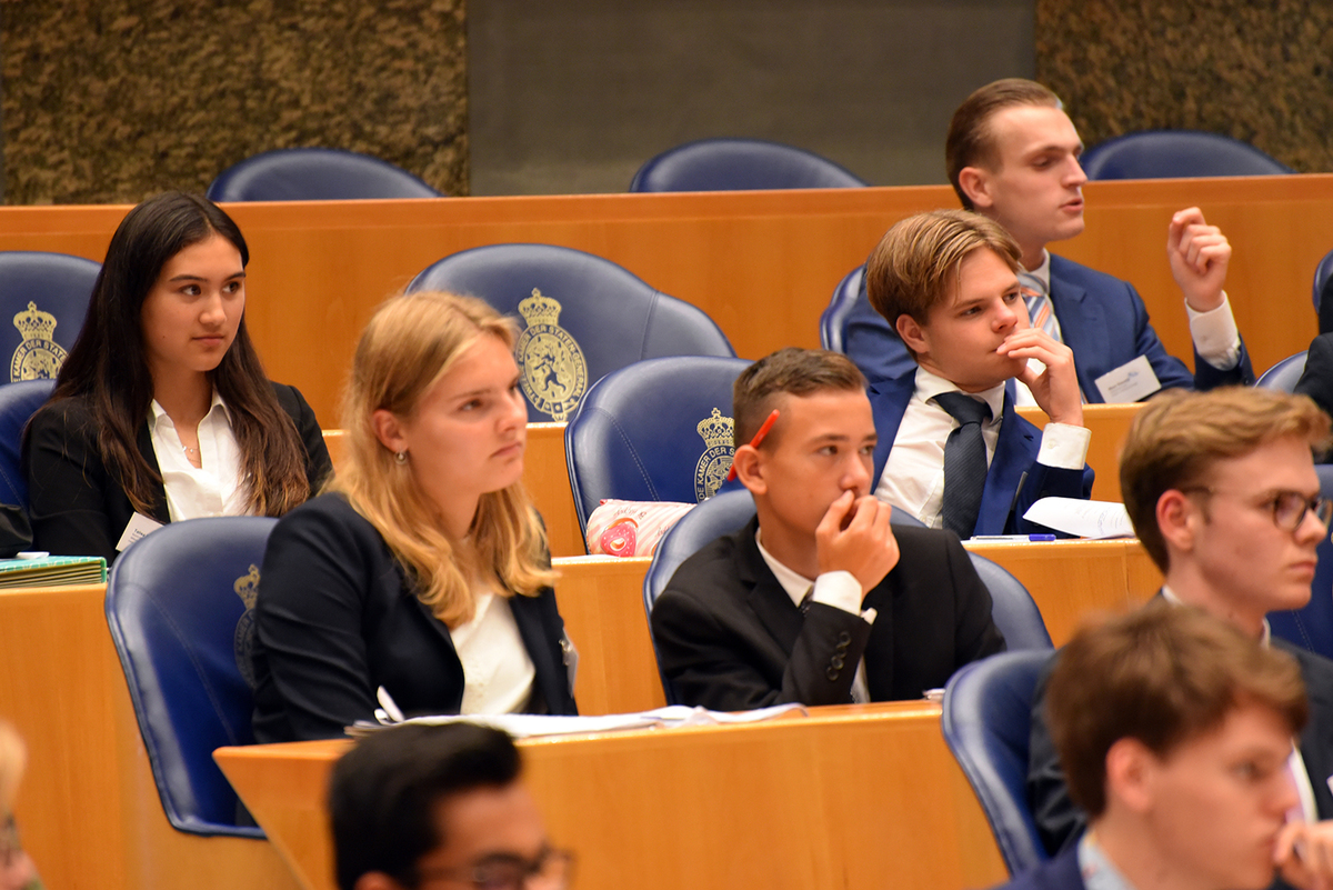 Foto's Tweede dag Algemene Vergaderingen van het Model European Parliament Nederland 2019