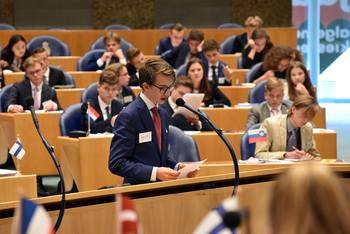 Foto's Tweede dag Algemene Vergaderingen van het Model European Parliament Nederland 2019