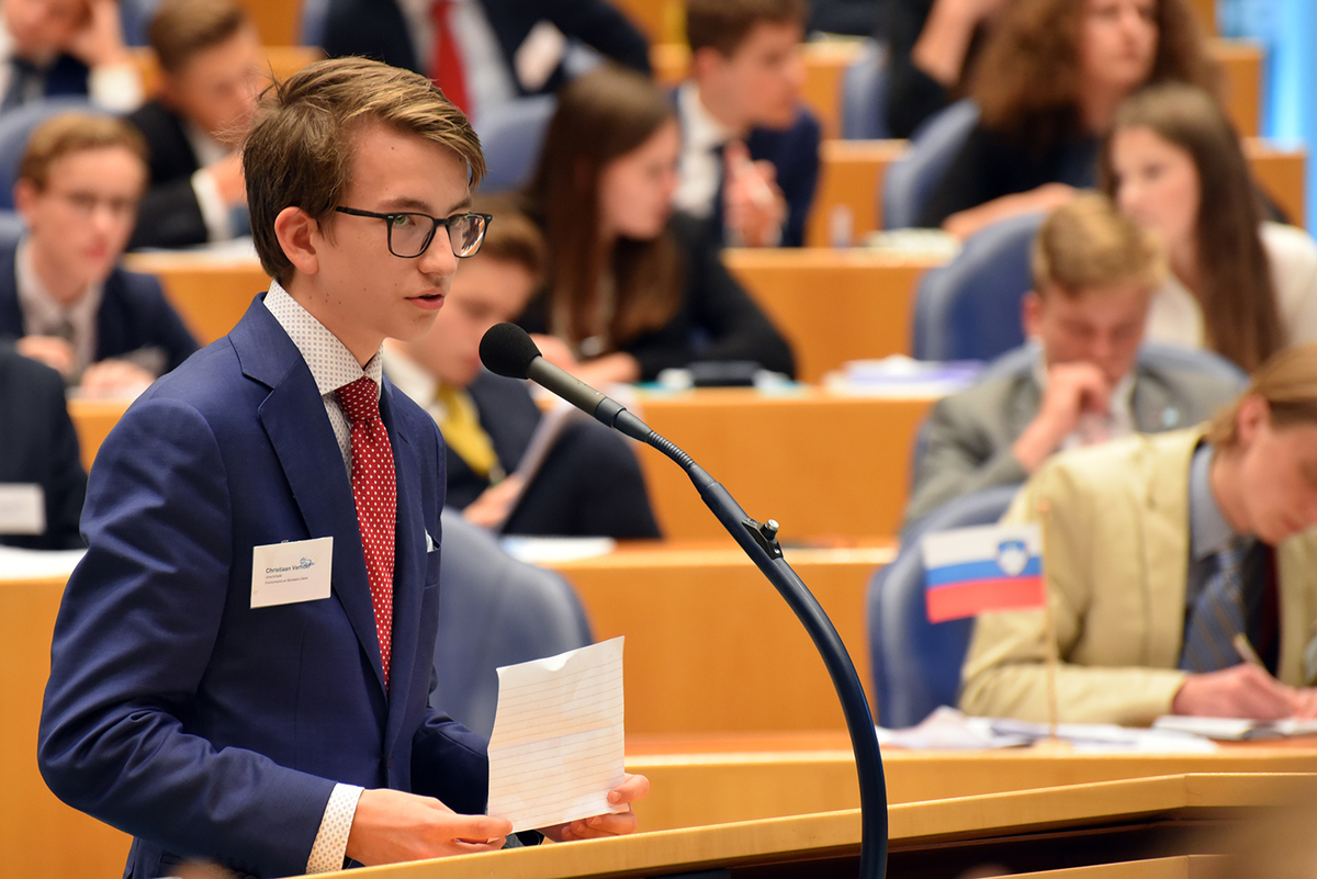 Foto's Tweede dag Algemene Vergaderingen van het Model European Parliament Nederland 2019