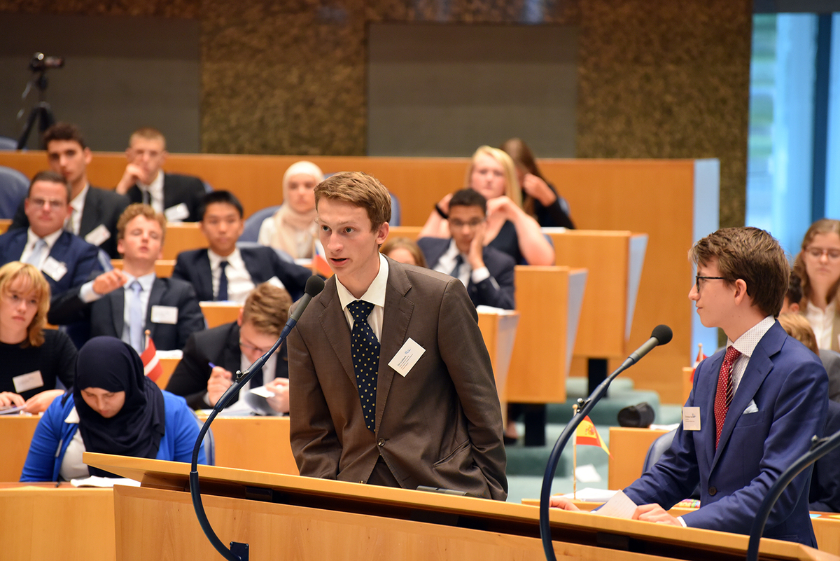 Foto's Tweede dag Algemene Vergaderingen van het Model European Parliament Nederland 2019