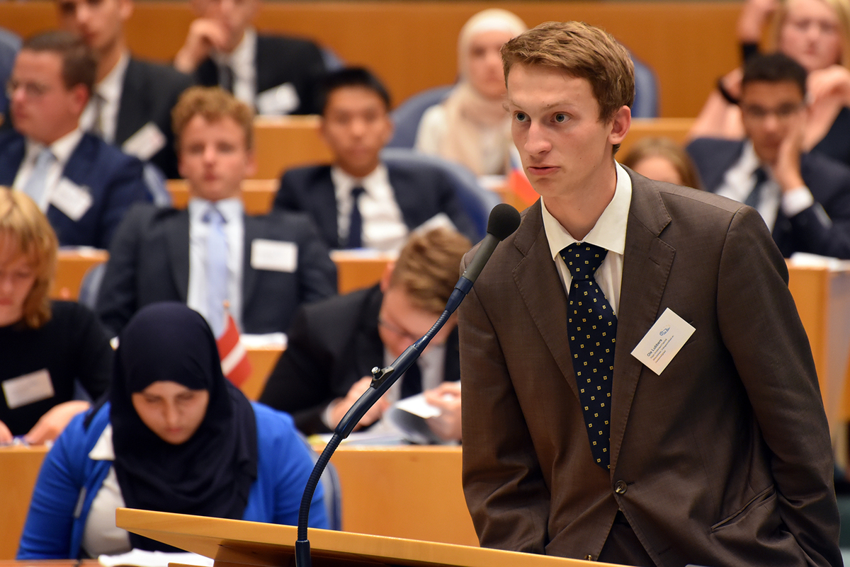 Foto's Tweede dag Algemene Vergaderingen van het Model European Parliament Nederland 2019