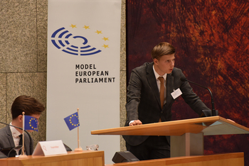 Foto's Tweede dag Algemene Vergaderingen van het Model European Parliament Nederland 2019