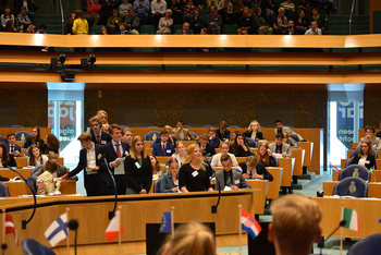 Foto's Tweede dag Algemene Vergaderingen van het Model European Parliament Nederland 2019