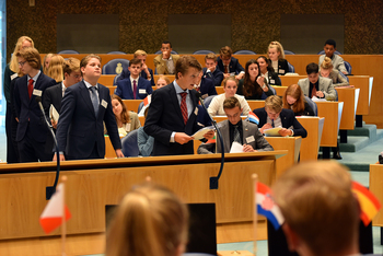 Foto's Tweede dag Algemene Vergaderingen van het Model European Parliament Nederland 2019