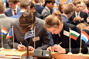 Foto's Tweede dag Algemene Vergaderingen van het Model European Parliament Nederland 2019