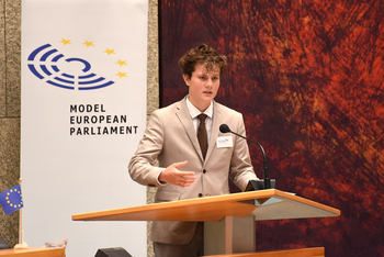 Foto's Tweede dag Algemene Vergaderingen van het Model European Parliament Nederland 2019