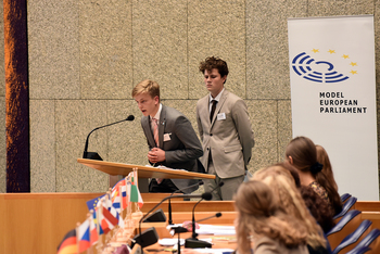 Foto's Tweede dag Algemene Vergaderingen van het Model European Parliament Nederland 2019