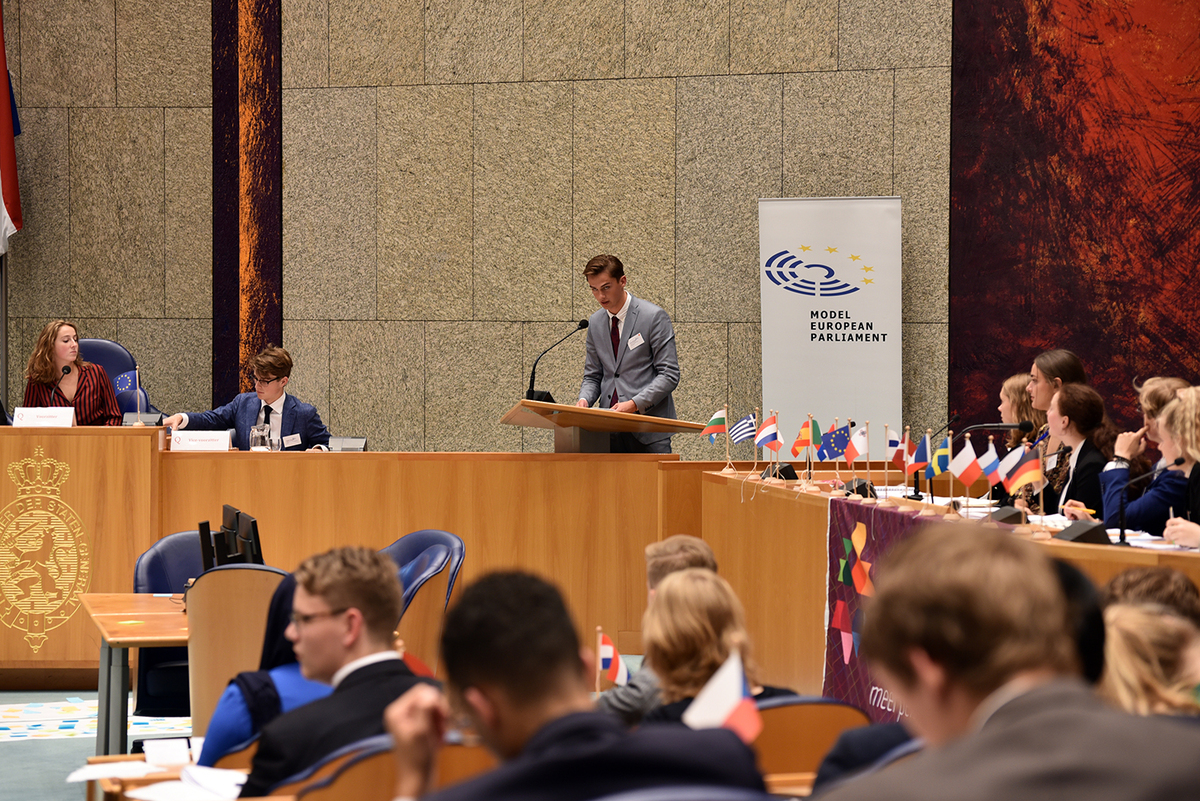 Foto's Tweede dag Algemene Vergaderingen van het Model European Parliament Nederland 2019