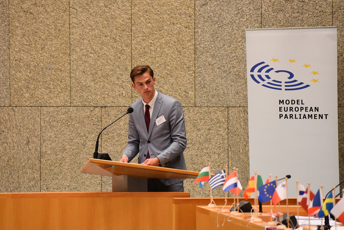 Foto's Tweede dag Algemene Vergaderingen van het Model European Parliament Nederland 2019